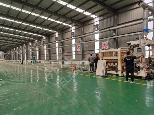 導(dǎo)致泡沫板保溫層開裂的原因